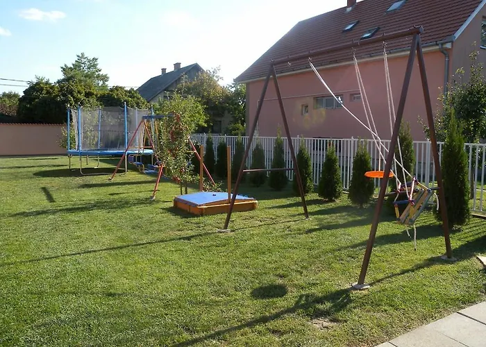 Siofok, Balaton 3 * שיופוק